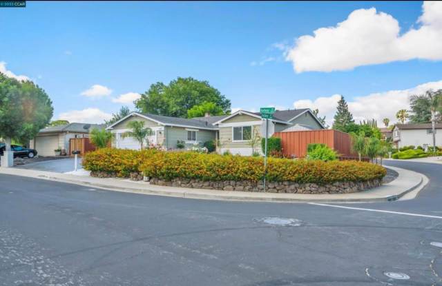 Gorgeous Remodeled 3 Bedroom Home with Solar & RV Parking Gallery 3