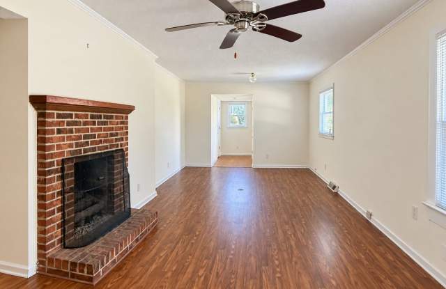 Two bedroom, 2 bath house in Graham Gallery 3