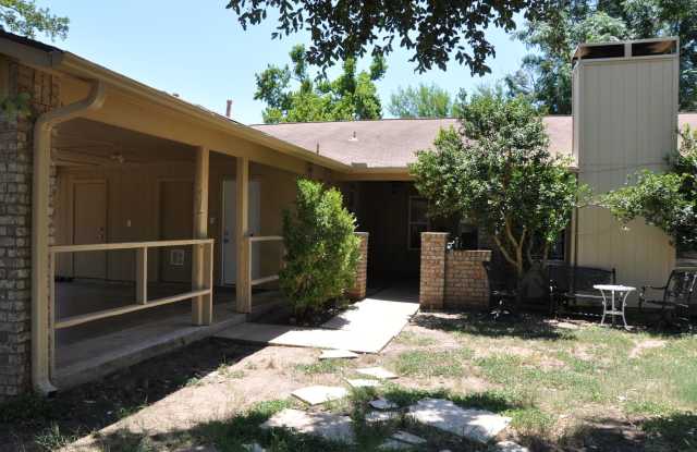 3-Bedroom 2-Bath Duplex in NW Austin photos photos