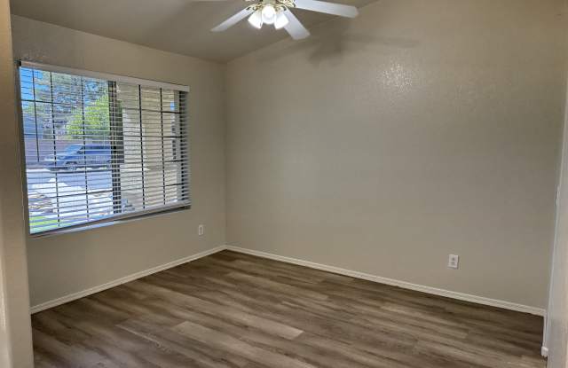 8936 West Tuckey Lane Gallery 4