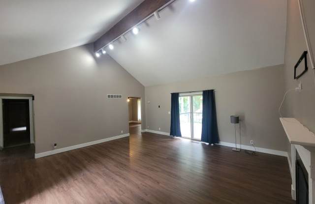 4 Bedroom/3 Bath -Great, Layout photos photos