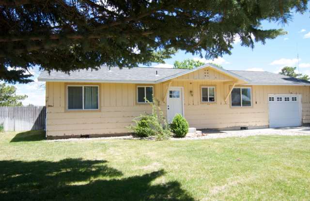 Charming 3 Bed, 1 Bath Home in Idaho Falls! photos photos