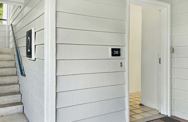 Exceptional Corner Unit w/ Wraparound South-Facing Balcony Gallery 4