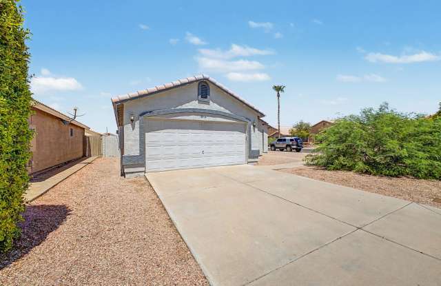 MOVE-IN SPECIAL $500 Credit! Spacious Three Bedroom, Two Bath Home in Westview Crossings Phoenix Gallery 3