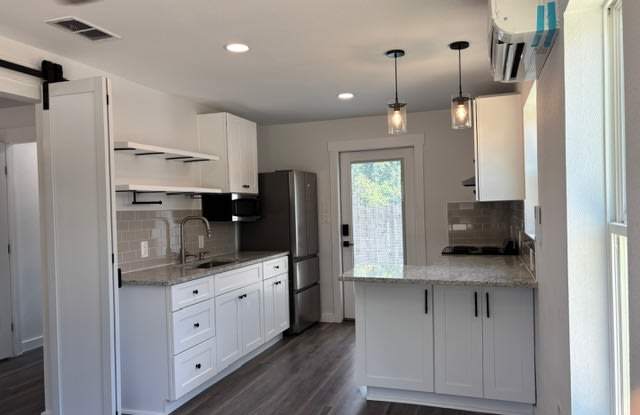 411 8th Street photos photos