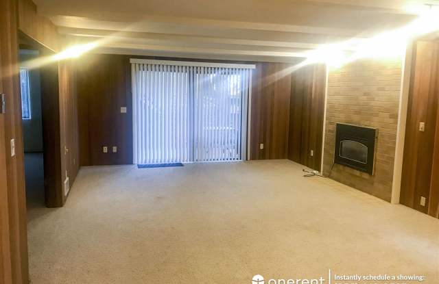5216 21st Avenue NE Unit 4 Gallery 3