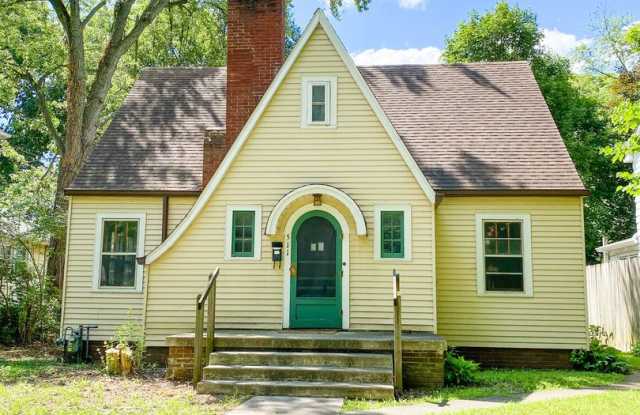 3 bedroom and 1.5 bathroom house just a few blocks from Mackey! - 511 Evergreen Street, West Lafayette, IN 47906