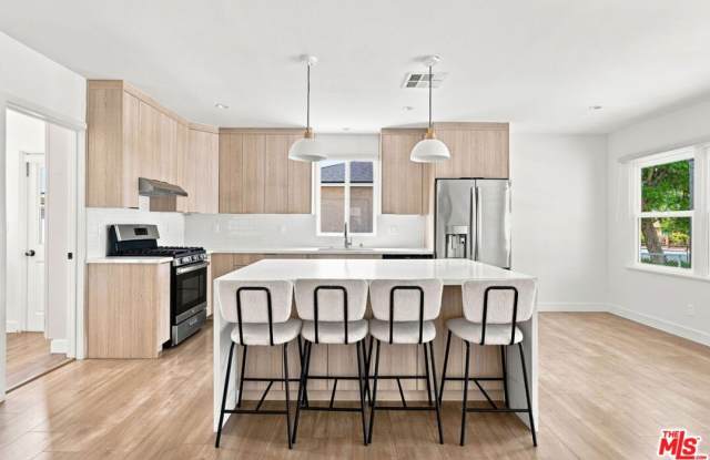 6328 Camellia Ave Gallery 1