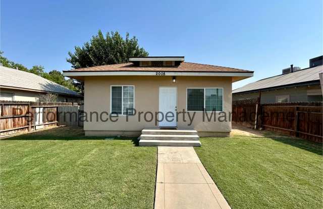 Charming 3 Bed/2 Bath Home w/ Large Yard photos photos