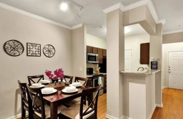 17667 Henderson Pass Gallery 2