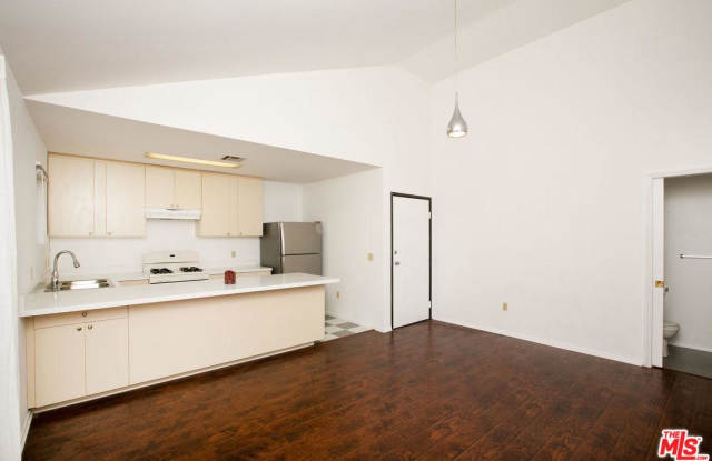 1753 North KENMORE Avenue Gallery 4