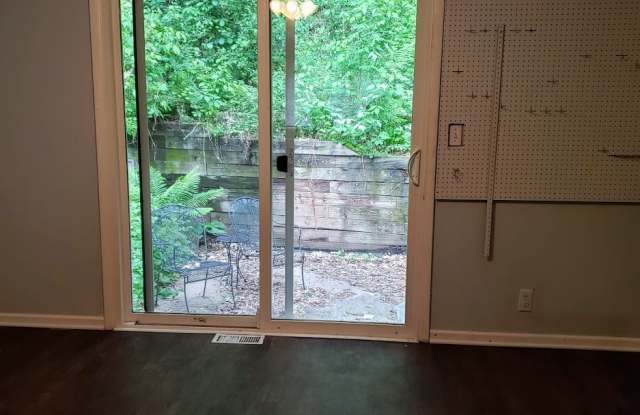 2110 Highwood Avenue E Gallery 4