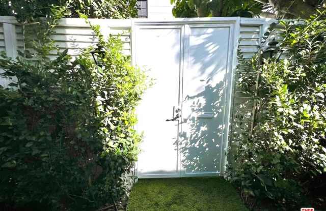 236 S Spalding Dr Gallery 2