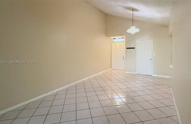 216 Lake Pointe Dr Gallery 2