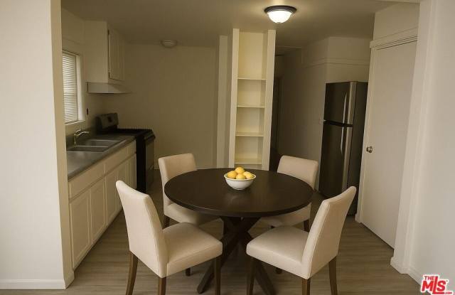 3962 1/4 S Hobart Blvd - 3962 1/4 South Hobart Boulevard, Los Angeles, CA 90062