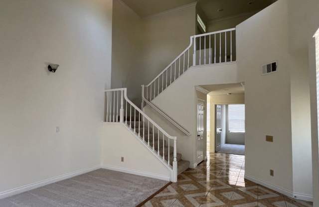 Beautiful 5-Bedroom Home with Parkside Living! Gallery 4