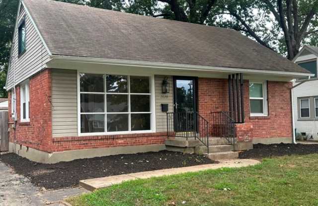 2820 Yorkshire Blvd - 2820 Yorkshire Boulevard, Louisville, KY 40220