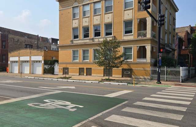 1000 N. Oakley Blvd. photos photos