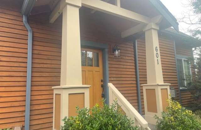 Desirable Langley Home Minutes From Downtowm! photos photos