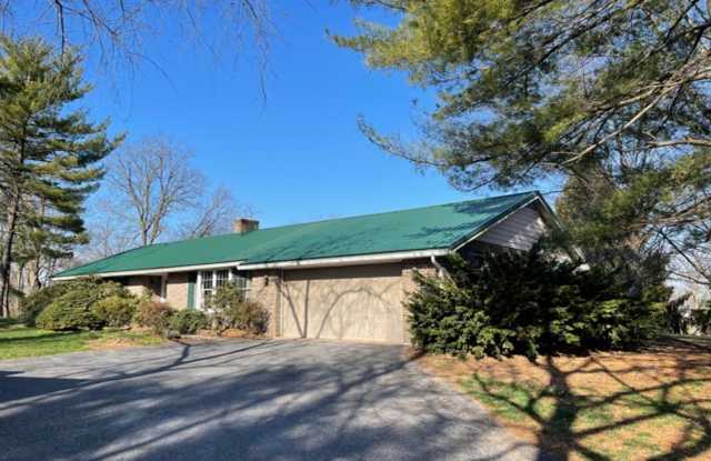 735 E King St - 3 BR/2 Bath Ranch Style Home - $1850/mo - Available Now! photos photos