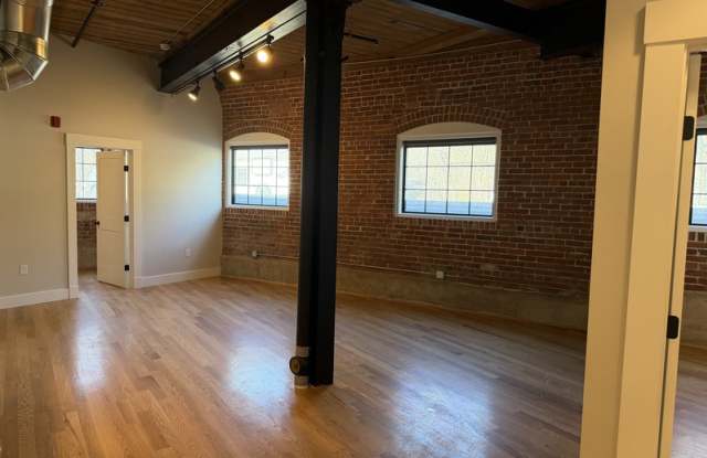 1665 Main St Unit D102 Gallery 3