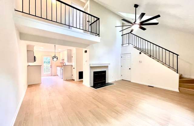 Beautifully updated, multi-level condo in The Colonies! - 804 Olde Pioneer Trail, Knox County, TN 37923