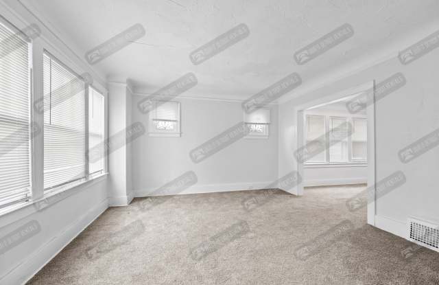 2500 Glendale St Gallery 4