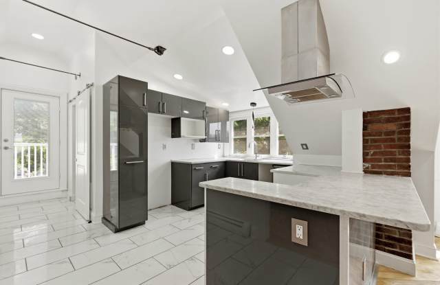 481 Danforth Street - 3 Gallery 2