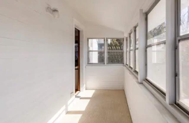 Original Charm With Modern Updates!! Gallery 3