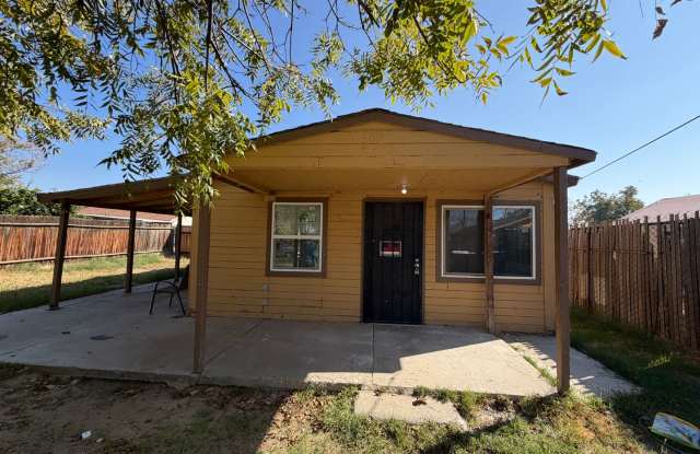 Updated w/wrap around Porch! - 309 Cooley Drive, Kern County, CA 93306