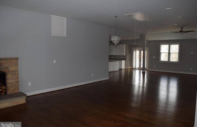 5519 WHARTON LN Gallery 2