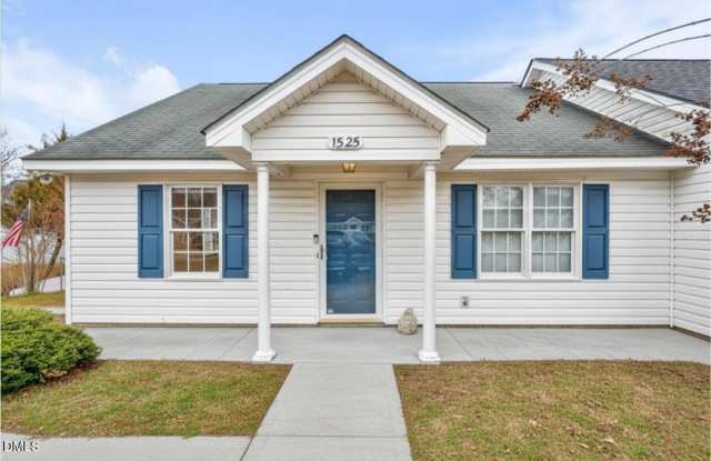 1525 Surrey Ct photos photos