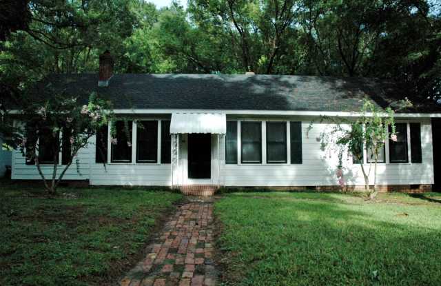 Perfect 3 Bedroom, 2 Bathroom House -- Walk to UF! photos photos