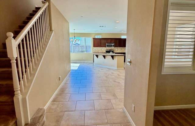 3 BEDROOM 2.5 BATH HOME IN 93230 Available NOW Gallery 4