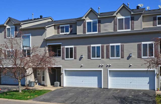 Spacious 2 Bed, 2 Bath Townhome with Abundant Natural Light in Cottage Grove. Available April 1 - 6908 Meadow Grass Lane South, Cottage Grove, MN 55016