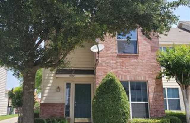5820 Giddyup Lane Gallery 2