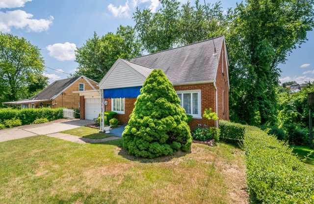 AVAILABLE JULY 1!! GORGEOUS 2 BED / 2 BATH HOME IN WEST MIFFLIN! DON'T MISS OUT! - 1811 Bluff Street, West Mifflin, PA 15122