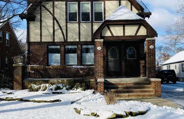 531 St Clair - 531 Saint Clair Avenue, Grosse Pointe, MI 48230
