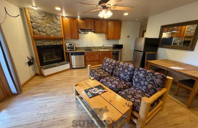 Adorable pet-friendly, 1 bedroom lower apt including utilities! - 1 Garage space w heated driveway! Gallery 1