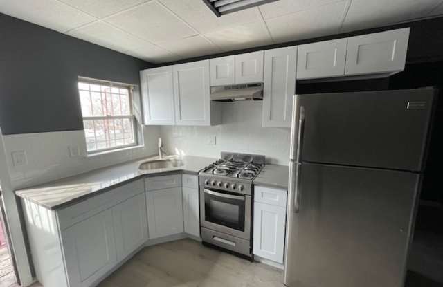 EXTREMELY Large Apartment in Grays Ferry Apartment Available NOW! - 3534 Wharton Street, Philadelphia, PA 19146