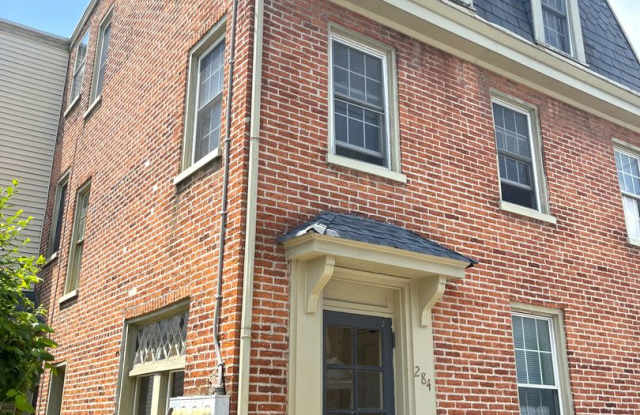 Second-Floor 2 Bedroom / 1 Bathroom Apartment – West of Chambersburg photos photos