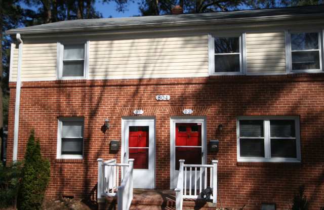 Lovely End Unit Townhouse / W / Near Duke and Biking Trail - 804 Green Street, Durham, NC 27701