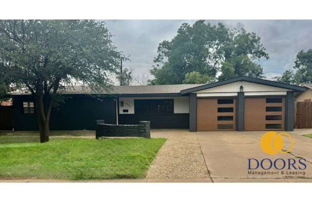 Beautifully Updated 3/2/2 with Open Concept and Tons of Storage! photos photos