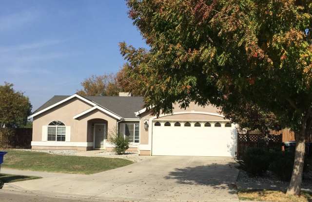 3 Bedroom 2 Bath Home - 950 Yosemite Drive, Lemoore, CA 93245