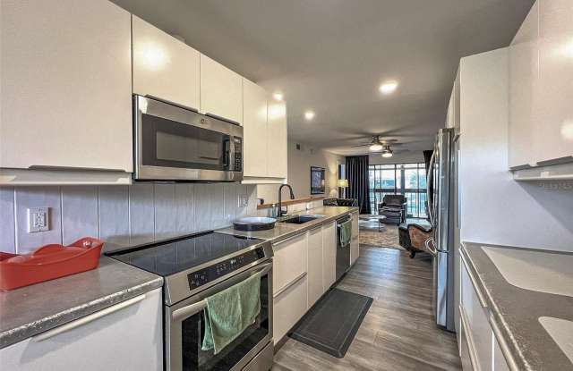 625 30TH Avenue W Gallery 4