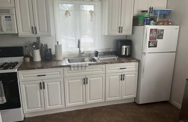 102 Summer St unit: 2 photos photos