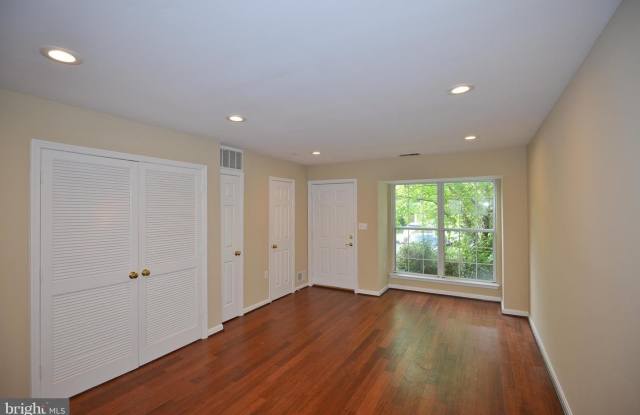 13107 ENGLISHWOOD LN - 13107 Englishwood Lane, Fair Lakes, VA 22033