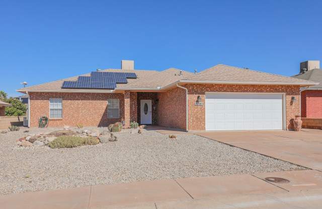 Beautiful 4 bedroom, 2 bath home - 1081 Mimosa Avenue, Alamogordo, NM 88310