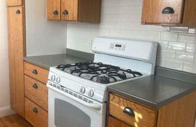 Beautiful 3BR/1.5BA Home Available October 1st!!!  Great Residential Location!! Gallery 4