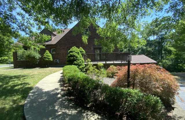 1365 Anderson Road Gallery 3